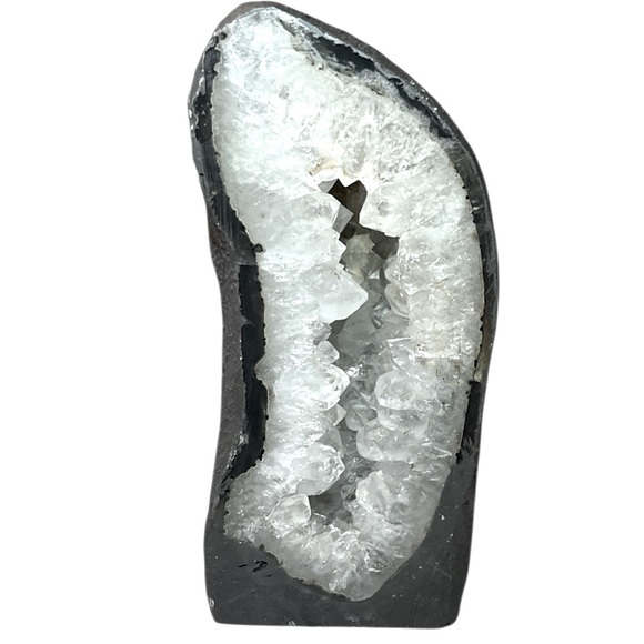Large Quartz Cave Cathedral - Picture 1 of 6
